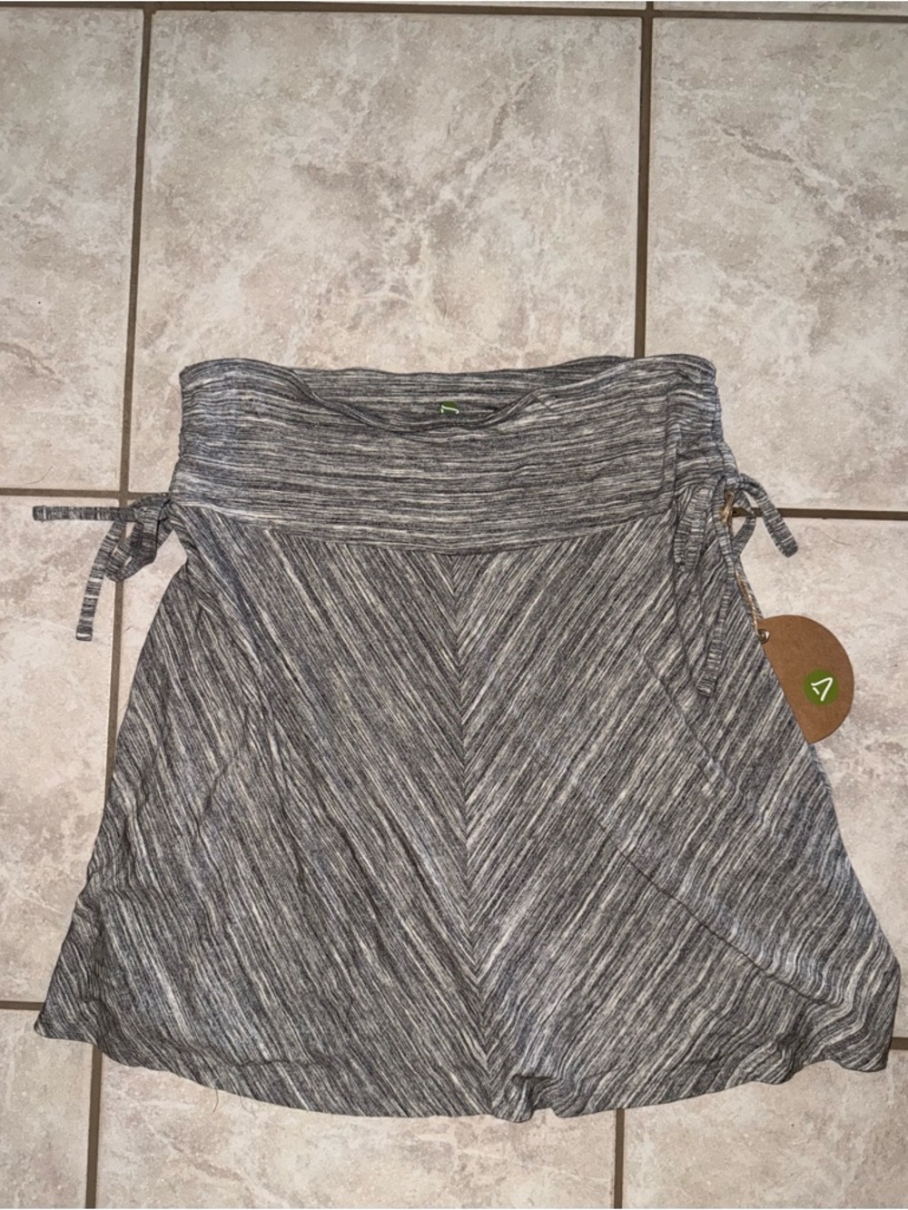 NWT! Dakini Heathered Gray Circle Skater Skirt with Side Ties